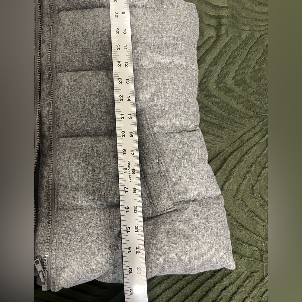 Old Navy gray puffer vest size XS EUC - Picture 5 of 7